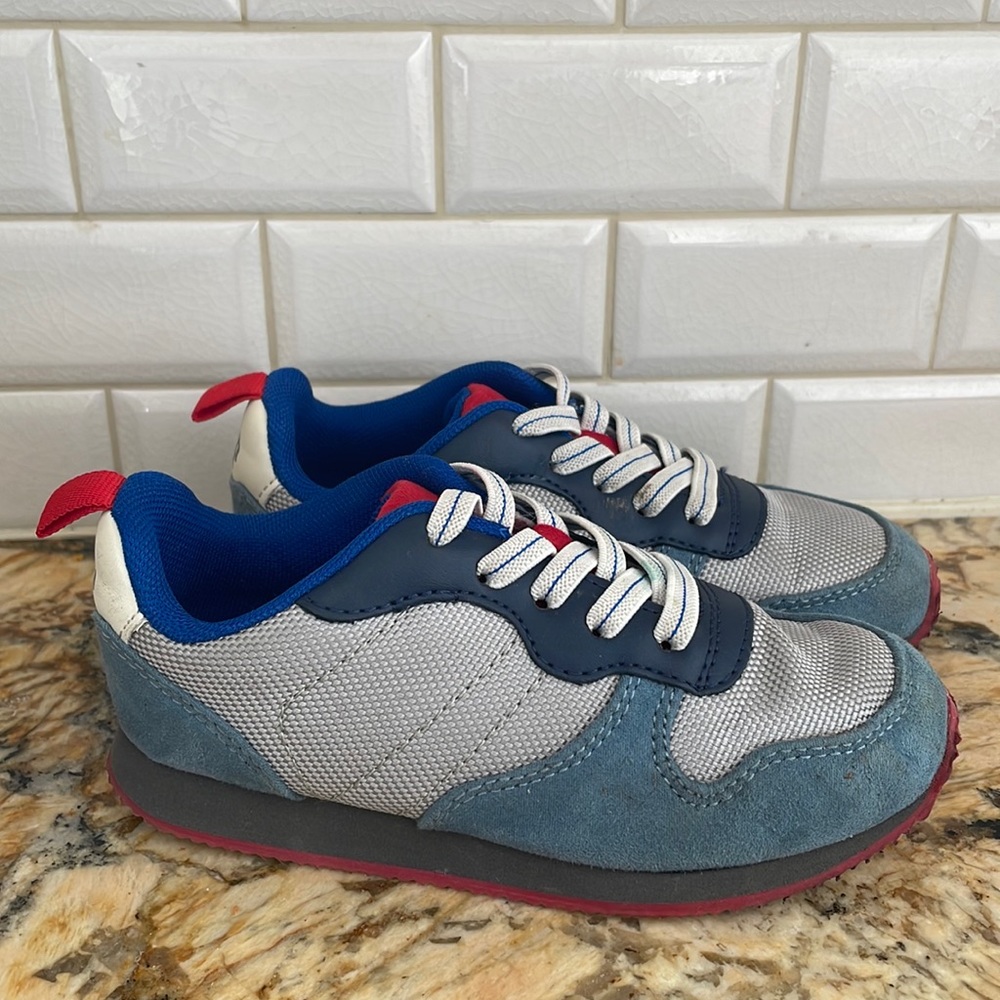 EUC size 10 Gap Kids sneakers